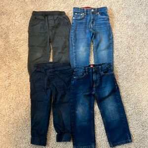 Set, lot, bundle of 4 pants in size 3T